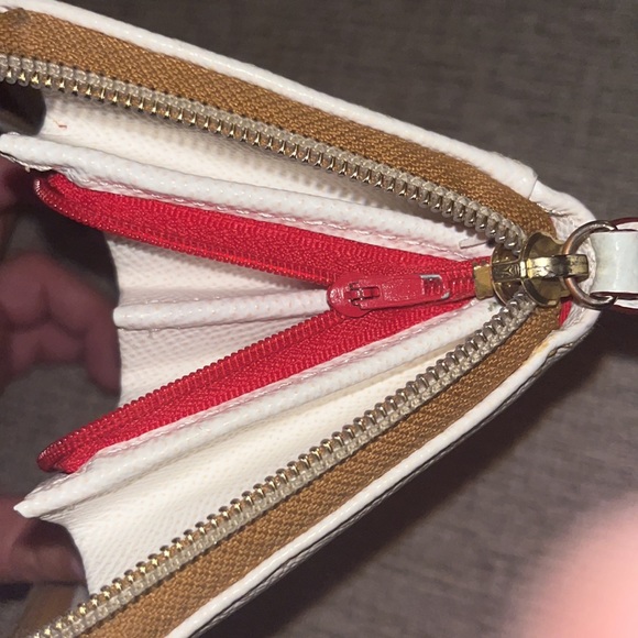 Dooney & Bourke White Pebble Medium Wallet - Picture 11 of 12